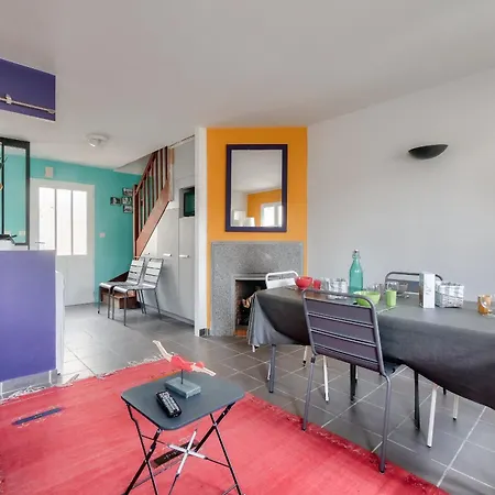 בית נופש Jolie Maison En Avec Piscine Pour 5 *