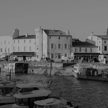 Jolie Maison En Résidence Avec Piscine Pour 5 * La Flotte